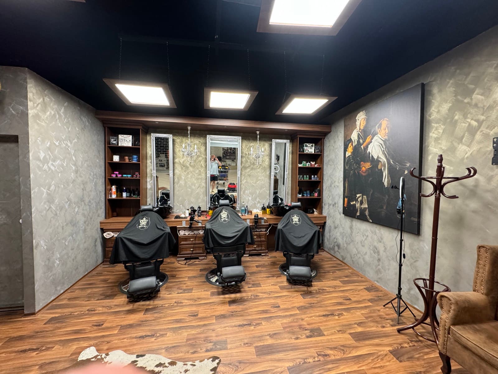 Interiér holičství Royal Barber & Shop